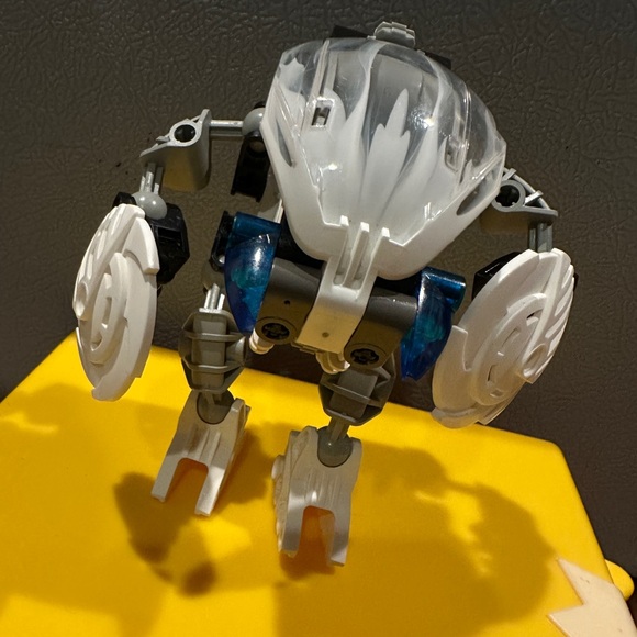 LEGO Bionicle Kohrak (Set 8565) - Picture 6 of 11